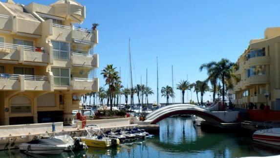 Coqueto Apartamento En Puerto Marina Con Piscina Benalmadena Ngoại thất bức ảnh